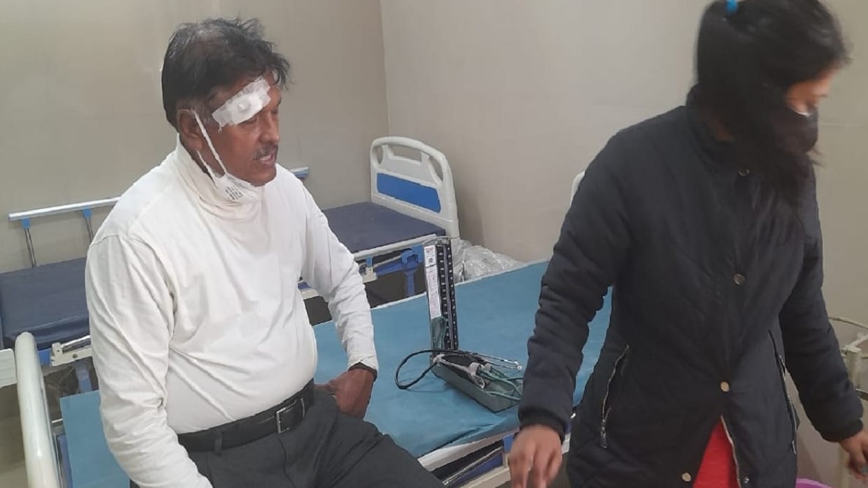 Lucknow: Former controller of examination and deputy registrar clashed in BBAU, there was a tussle regarding payment case registered