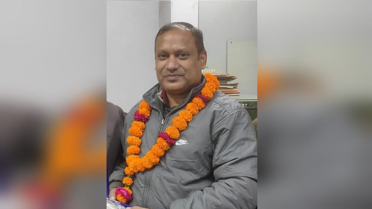 Insurance company accountant hanged himself after writing suicide note in kanpur