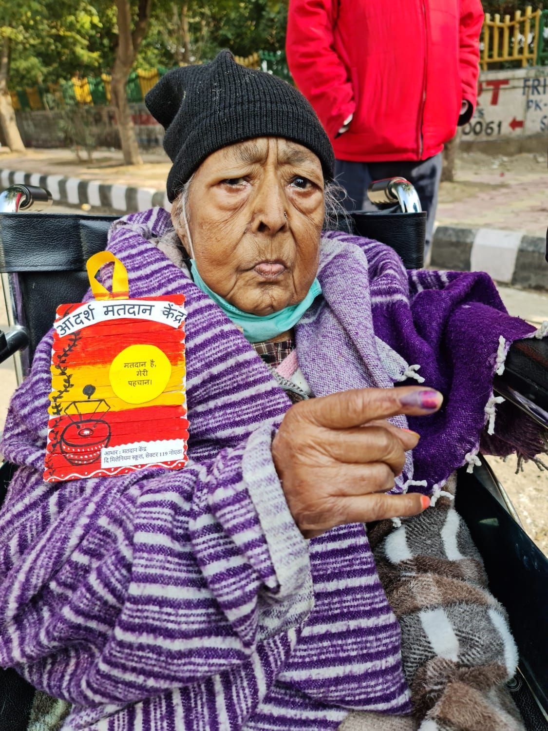 104-year-old Sushila casts her vote with the fourth generation