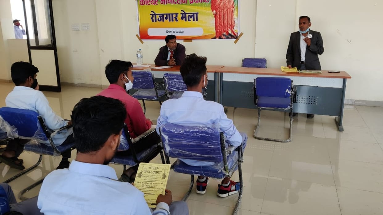 Sehore: Primary selection of 163 youths in employment fair, 42 applicants got offer letter