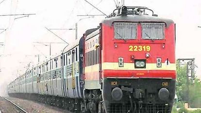 Woman gives birth to child in moving train