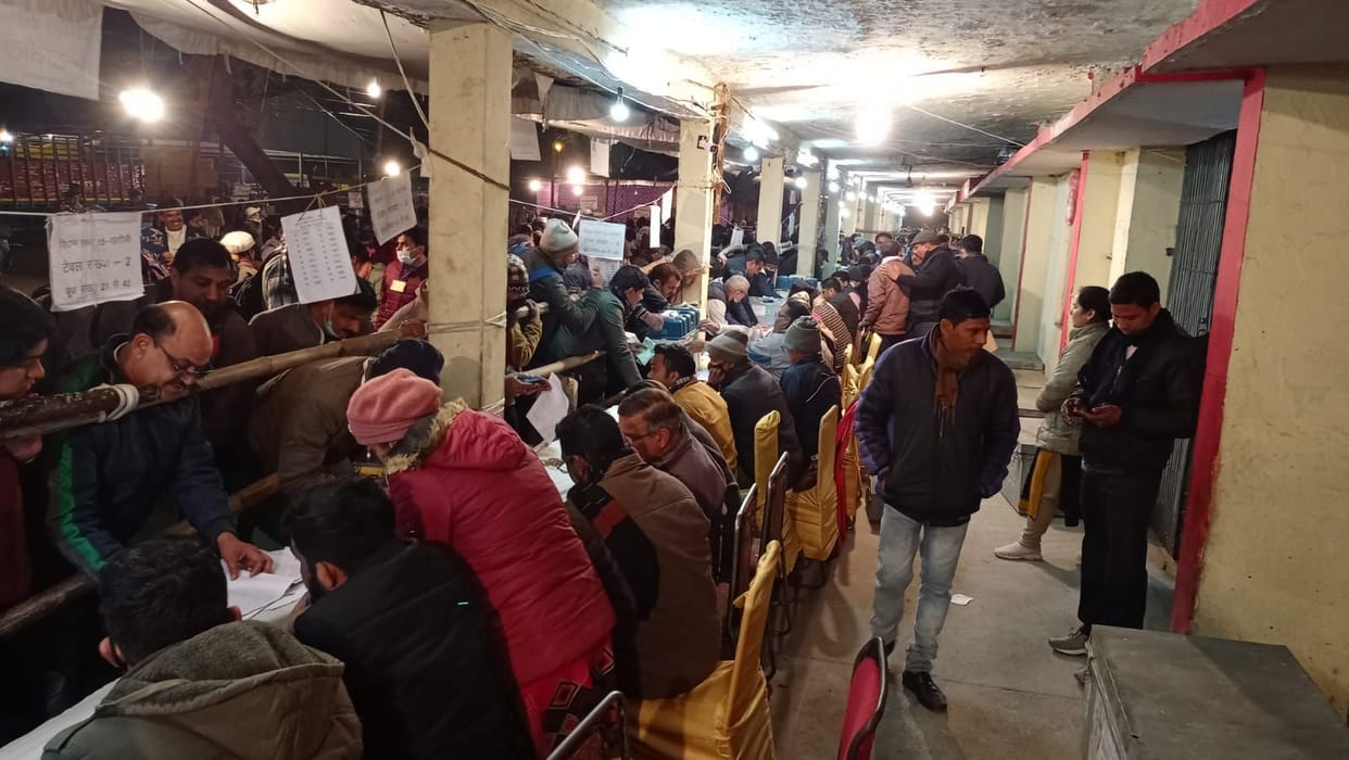 Polling parties arrived with EVMs till 10.30 in the night