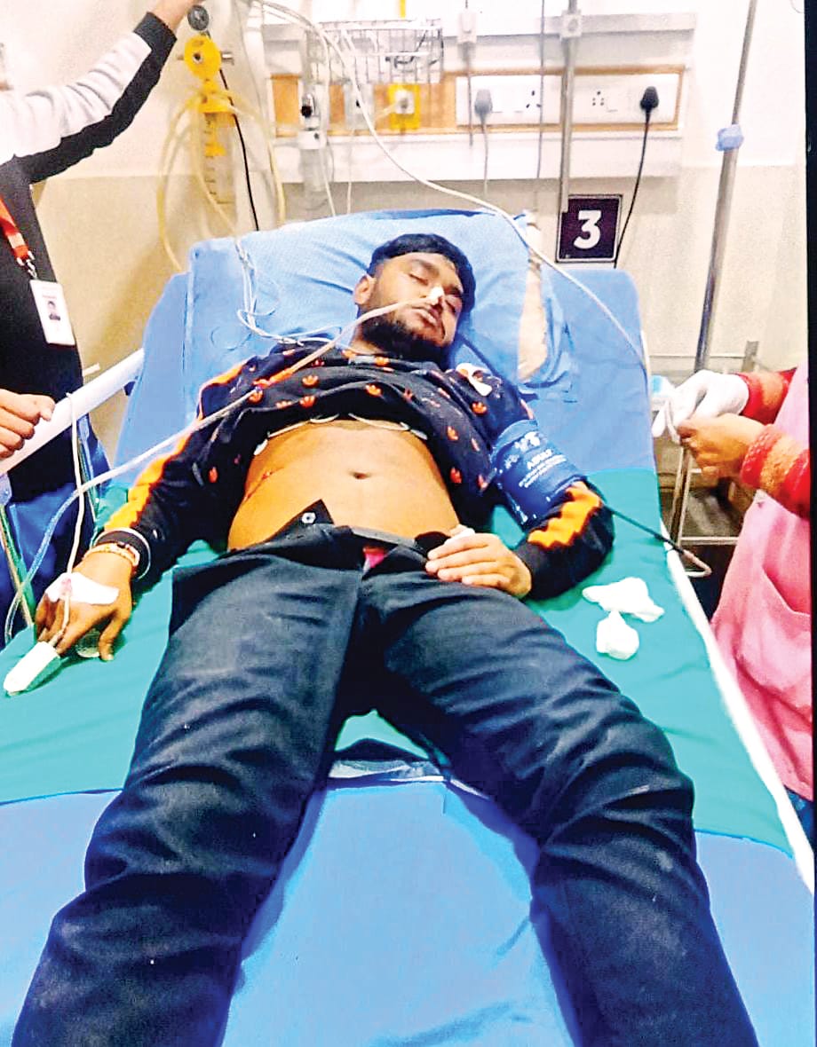 Due to old enmity, the student was surrounded and shot