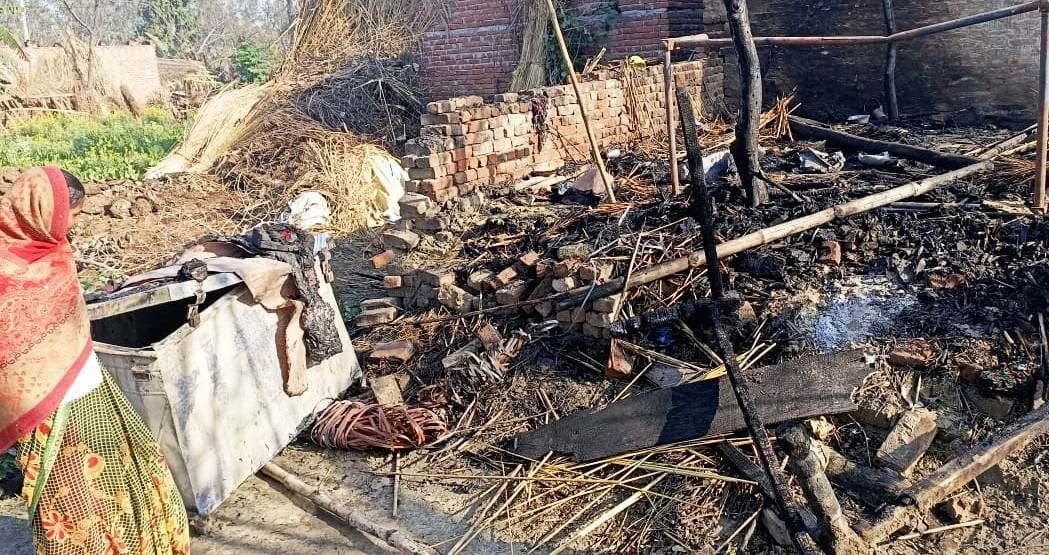 Hut fire, food grains and household items burnt