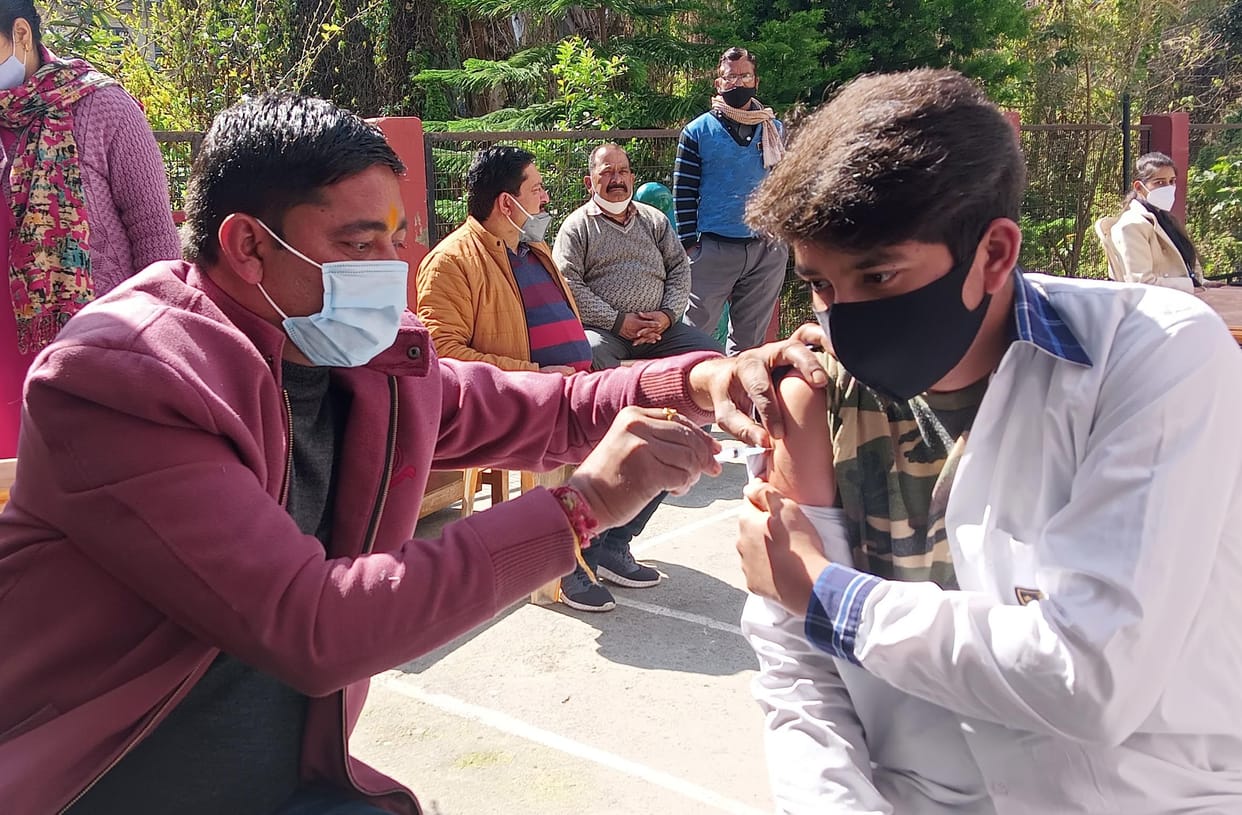 43 infected including three staff members of DAV Kangu, one dead