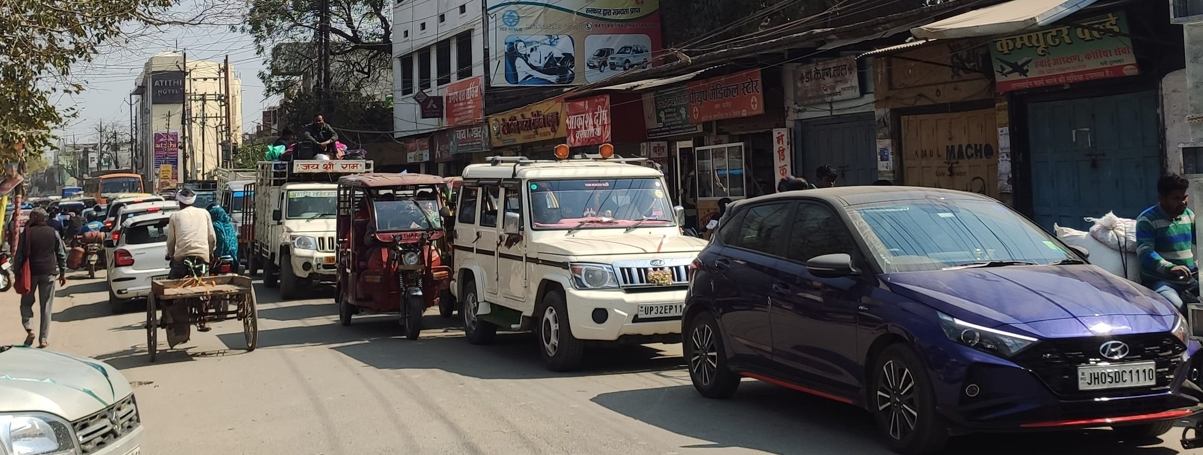Vehicles kept crawling in the city, got relief after noon