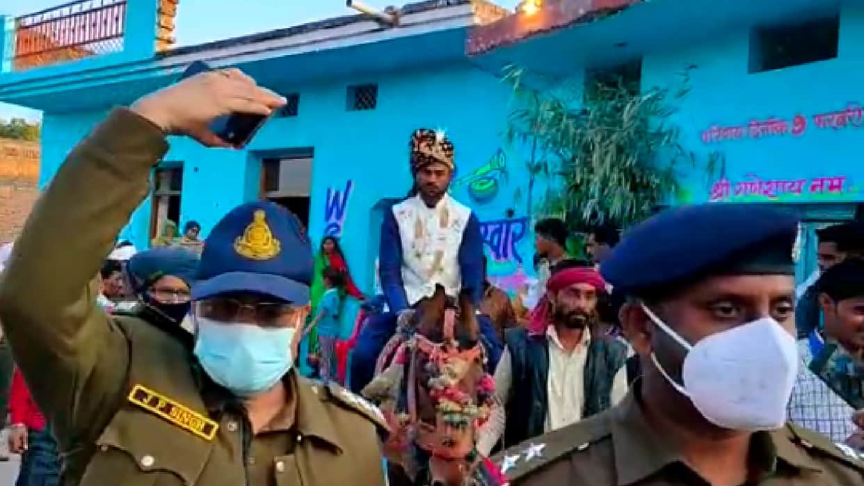 Dabangs prevented from climbing mare: Dalit police constable in Chhatarpur stopped the groom from riding a horse and roaming in the village