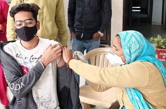 Rewari became the leading district of the state by applying the first dose to the age group of 15-17
