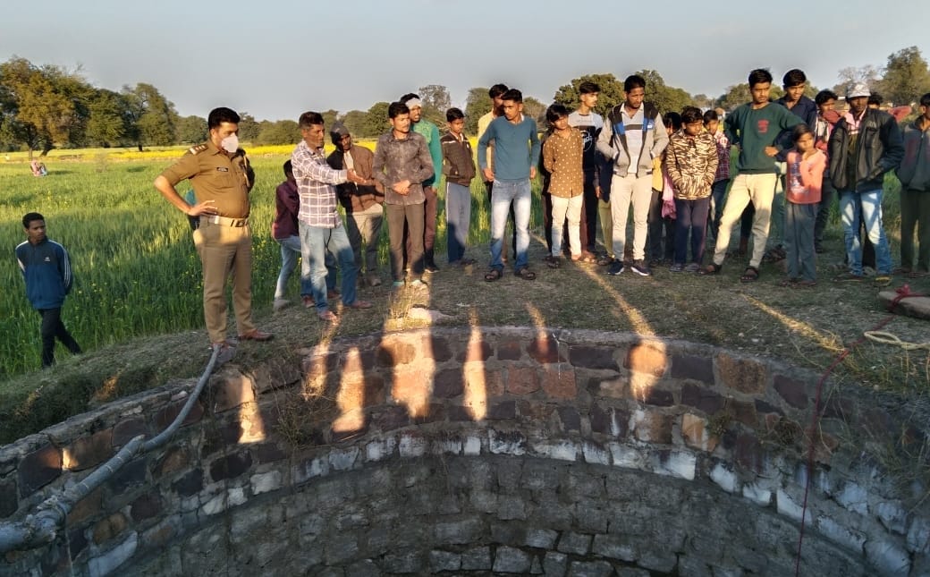 Mother jumped into well with her five year old daughter in lalitpur jhansi