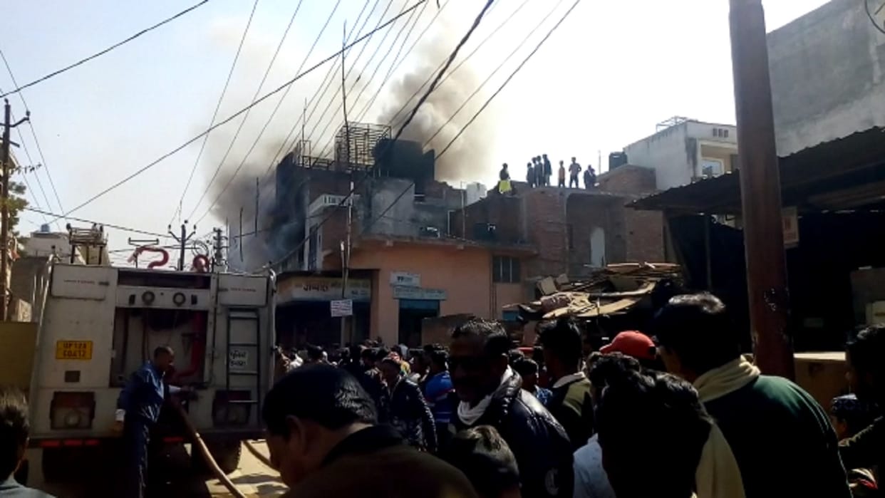 UP News: Fire set in a godown in Meerut and there has been a loss of lakhs of rupees