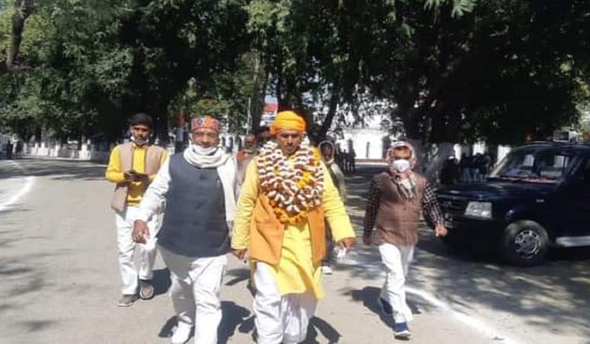 UP Election 2022 Rebel MLA from Ballia bjp surendra singh  filed nomination on VIP ticket