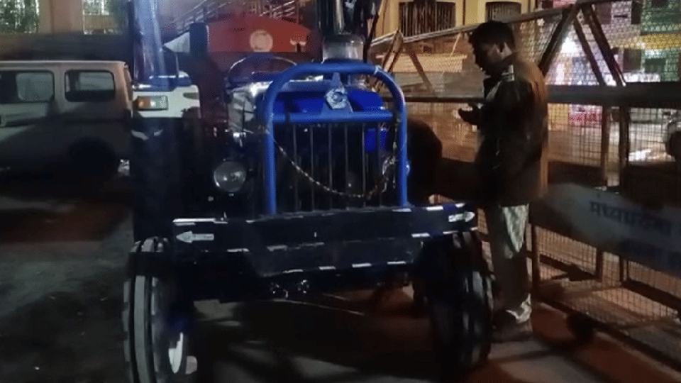 Ujjain: Minor lost control over tractor, rammed into vehicles, 10 injured