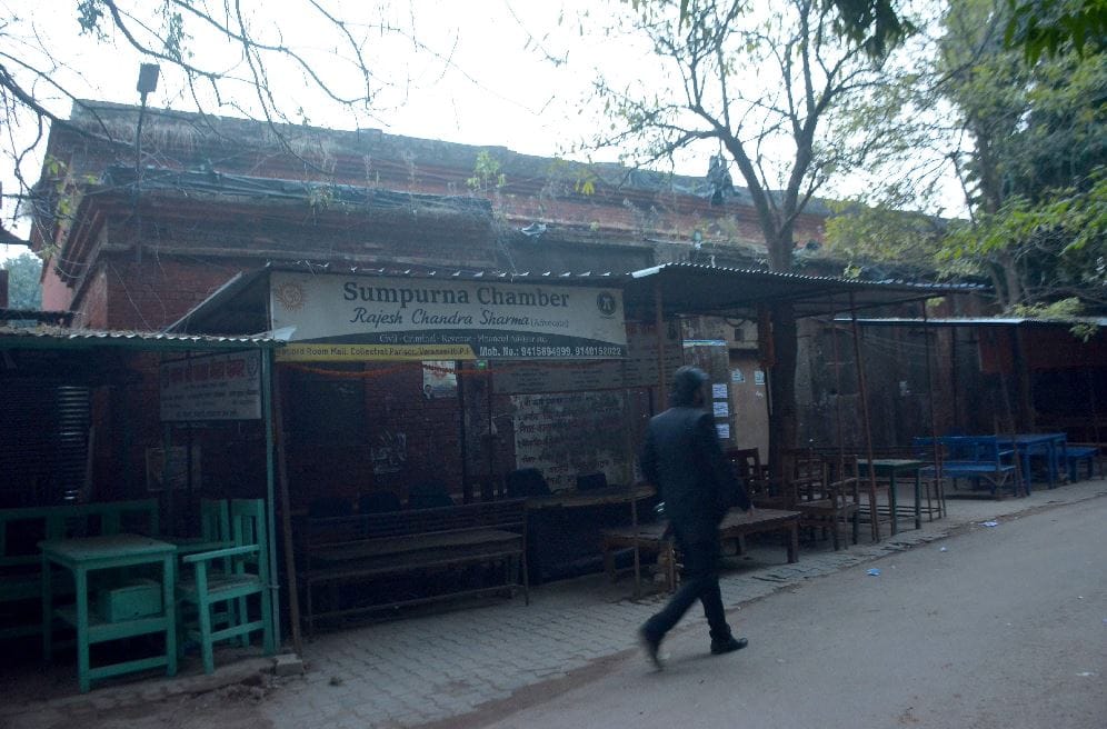 system of government offices varanasi is in bad condition workers  risking their lives