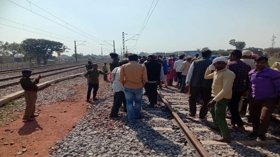Villagers protest on railway track demanding to build an underpass in agra