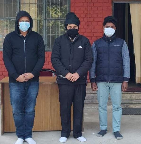 Three fake income tax officers arrested on raid in film style