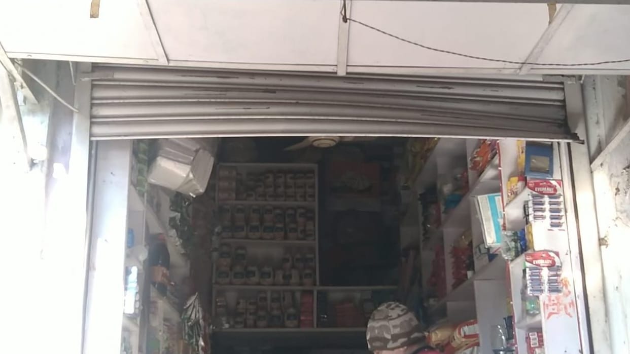 Mathura: 20 thousand cash stolen by breaking the shutter of the shop in Jatipura