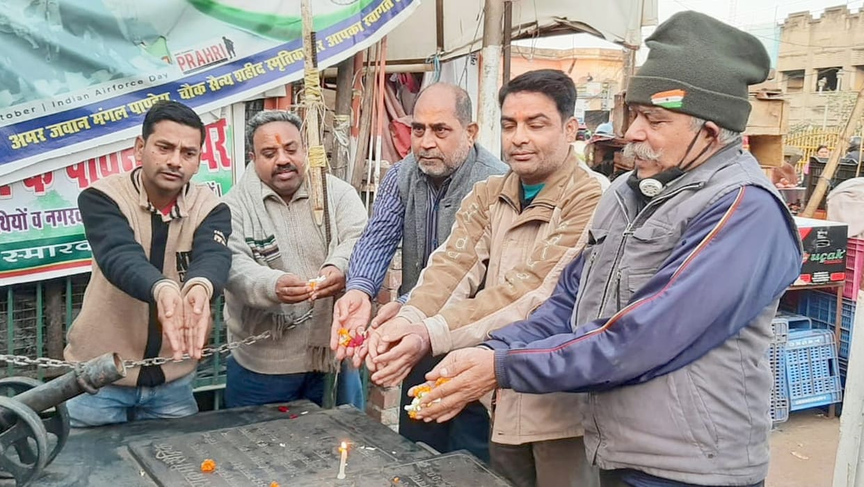 Tribute paid to soldiers martyred in avalanche