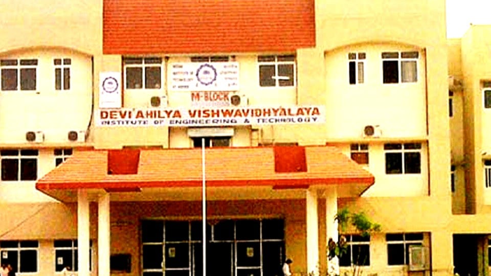 Indore: Australia's IT company gave a package of 56 lakhs to the student of DAVV, the biggest package ever in the history of the university