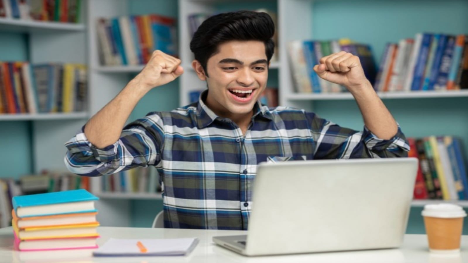 How to Hide files in windows 10 know the method