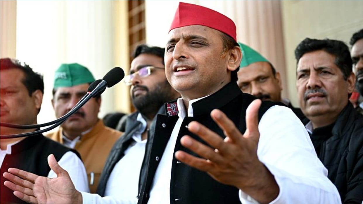UP Election Phase three Samajwadi Party complaint to election commission on pressing SP button bjp slip coming out on evm in Bhognipur kanpur dehat