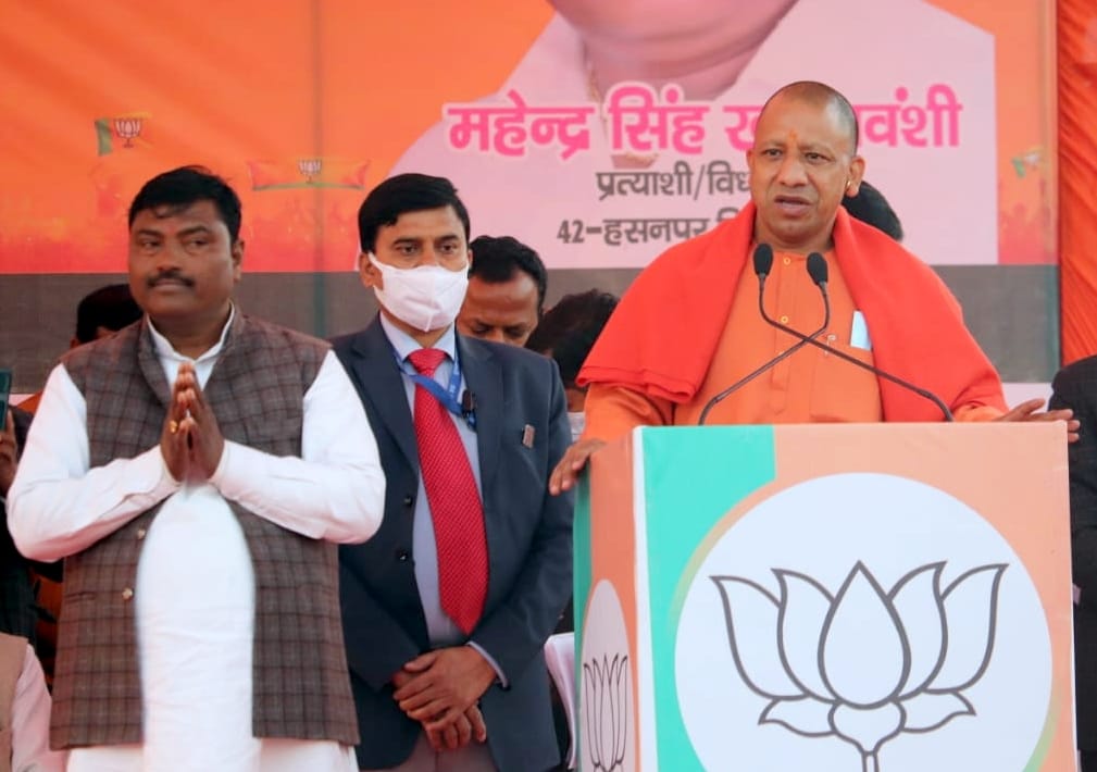 SP caused riots, BJP showered flowers on Shiva devotees: Yogi Adityanath