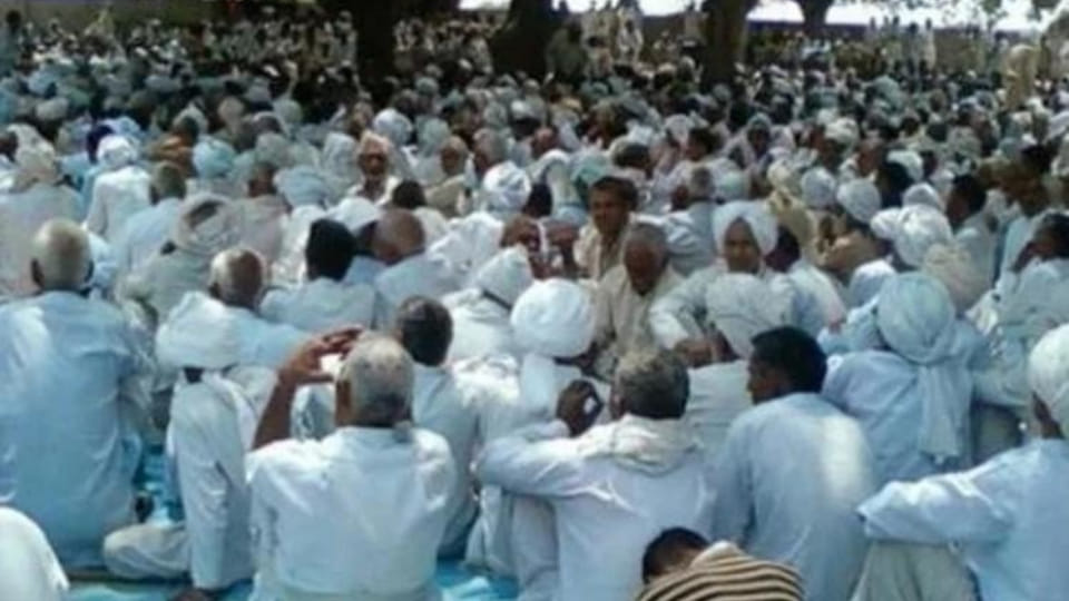 Debt dispute in Sambhal Brother slapped in panchayat, sister slapped
