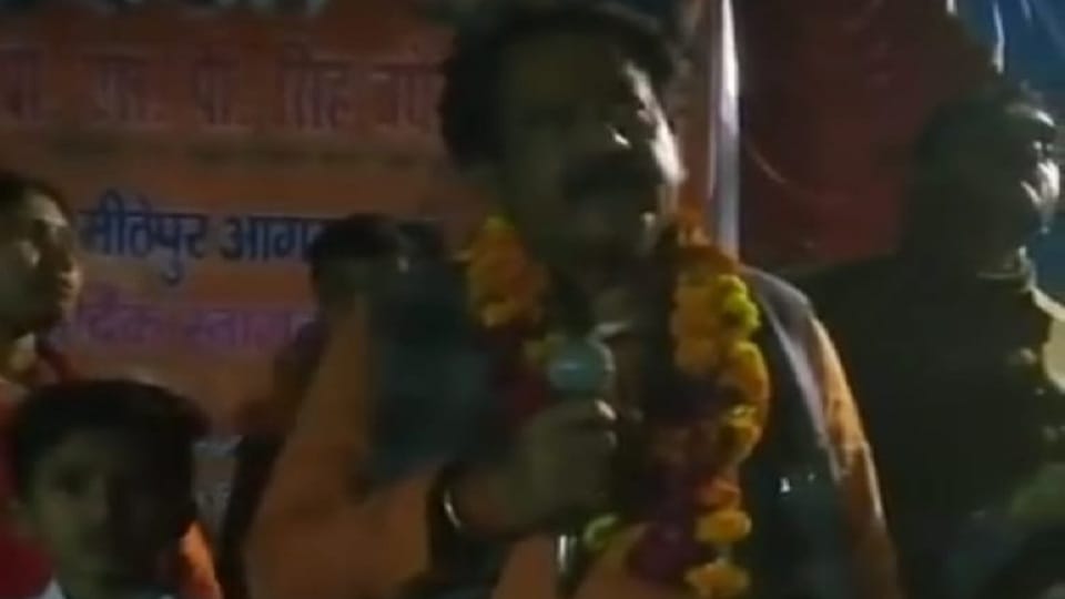 attempts to stop bjp candidate sp singh baghel car in mainpuri youth raised slogans in support of samajwadi party