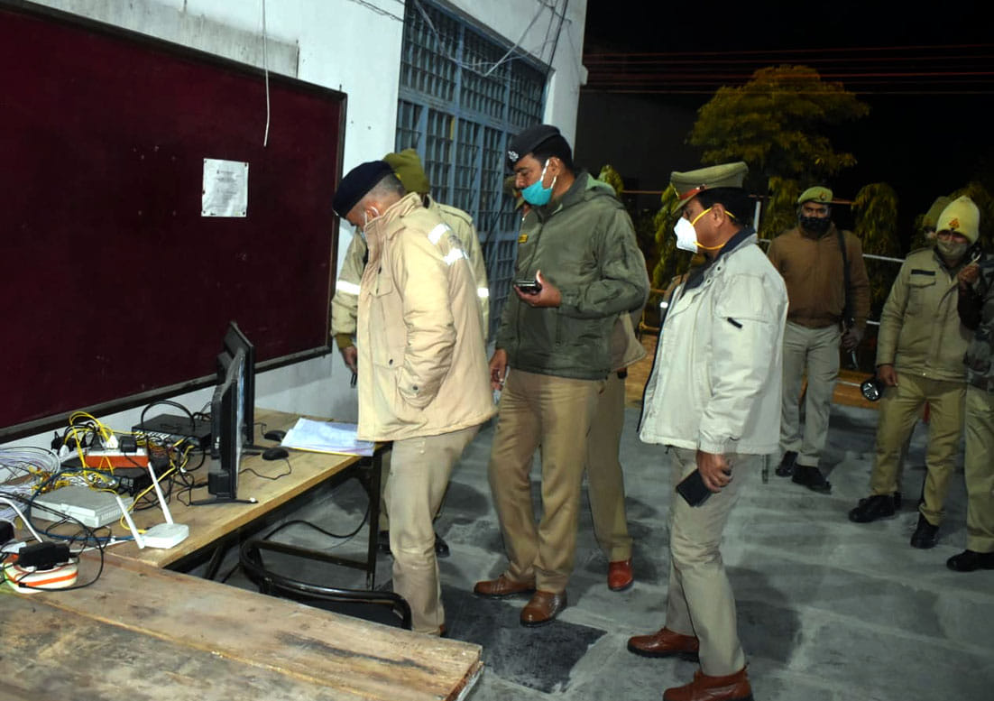 The superintendent of police took stock of the security arrangements of the strong room