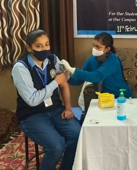 15 to 18 year old children got vaccine to prevent corona