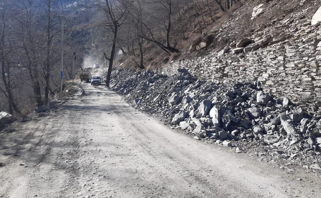 Road turns into potholes near Machchitar