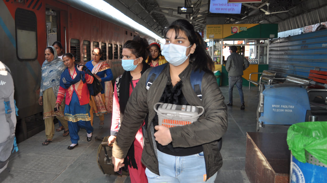 Rail traffic affected, passengers upset, many returned from stations