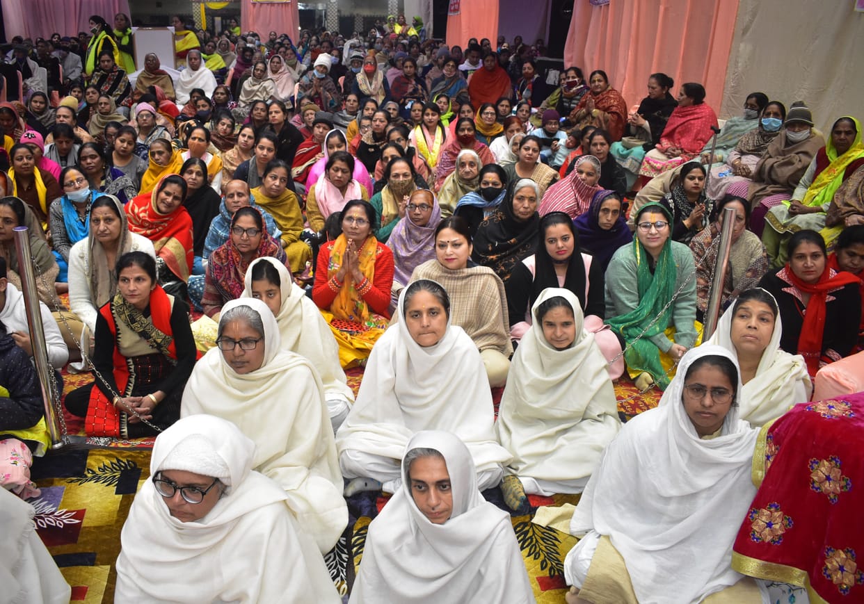 For singing bhajans, emotion is more important than melody: Swami Dayanand