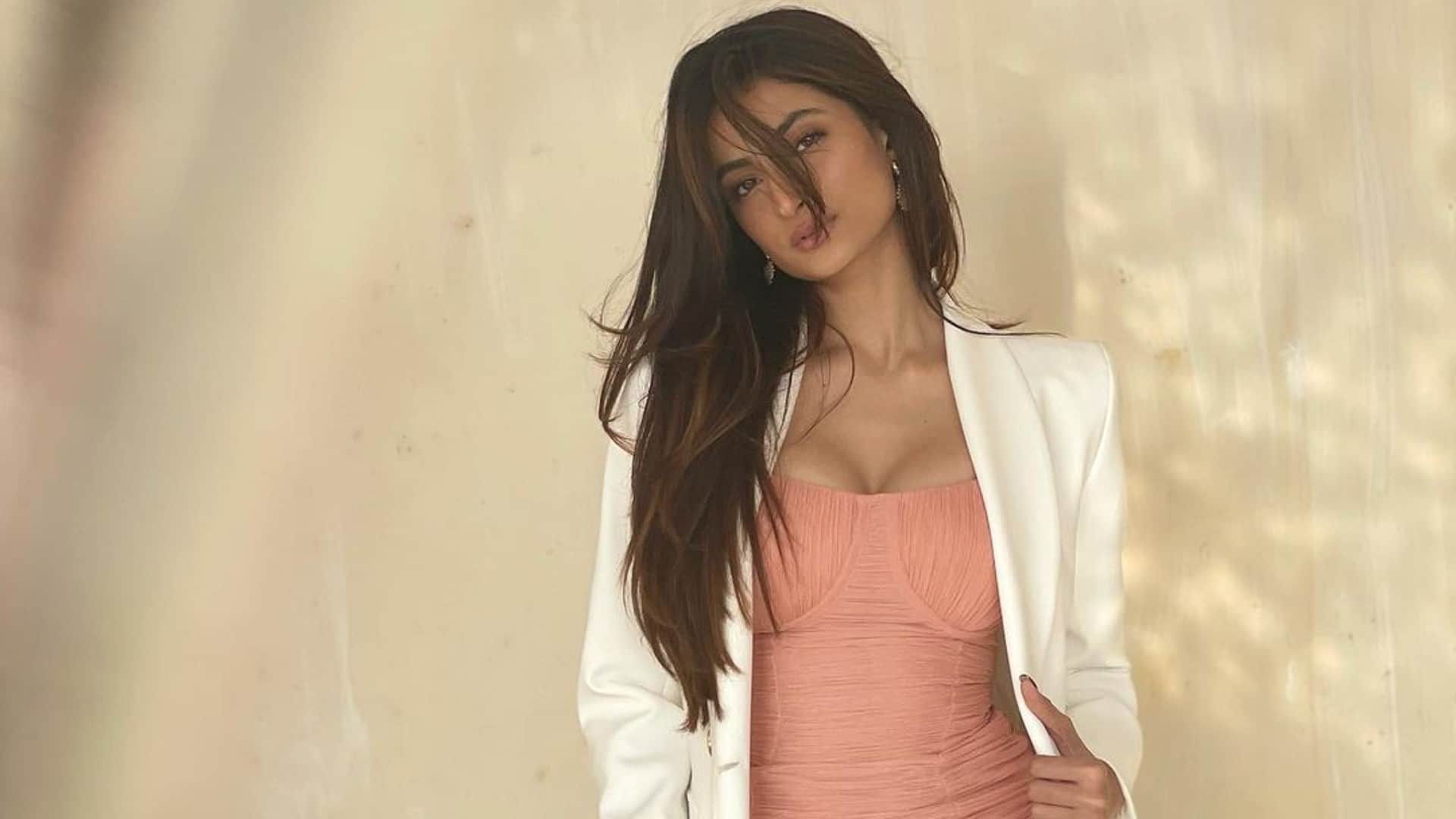 Palak Tiwari: Shweta Tiwari Daughter new photos in black fitting dress getting viral on internet