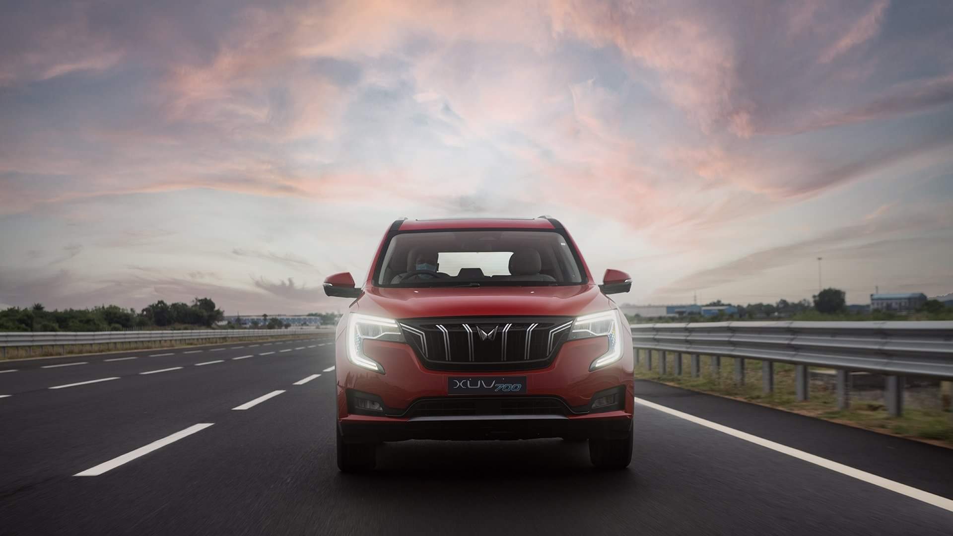 Mahindra XUV700 bookings crosses 1 lakh unit mark in 4 months mahindra xuv700 features and price mahindra xuv700 safety rating