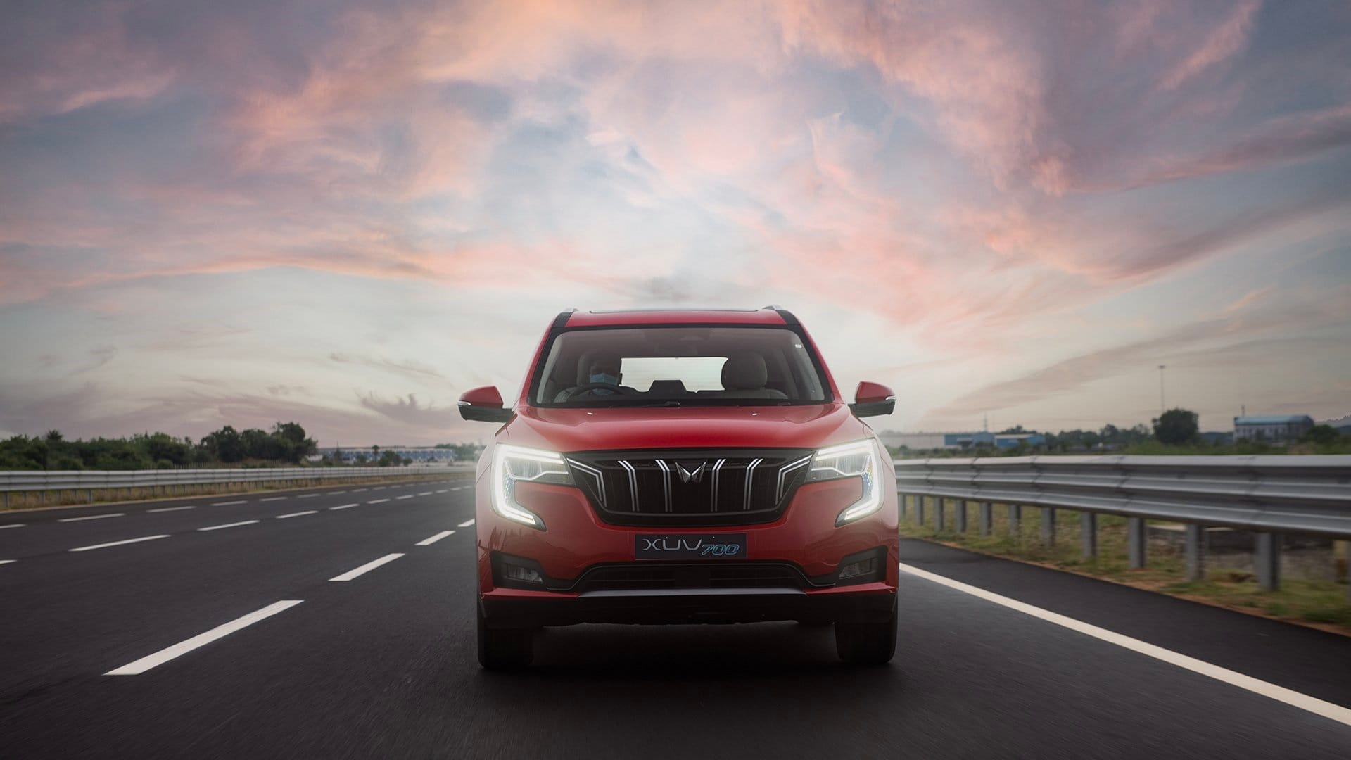 Mahindra XUV700 bookings crosses 1 lakh unit mark in 4 months mahindra xuv700 features and price mahindra xuv700 safety rating