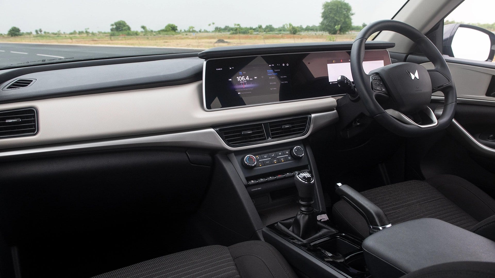 Mahindra XUV700 Price Hike 2023 Know Mahindra XUV700 Price Features Specs News in Hindi