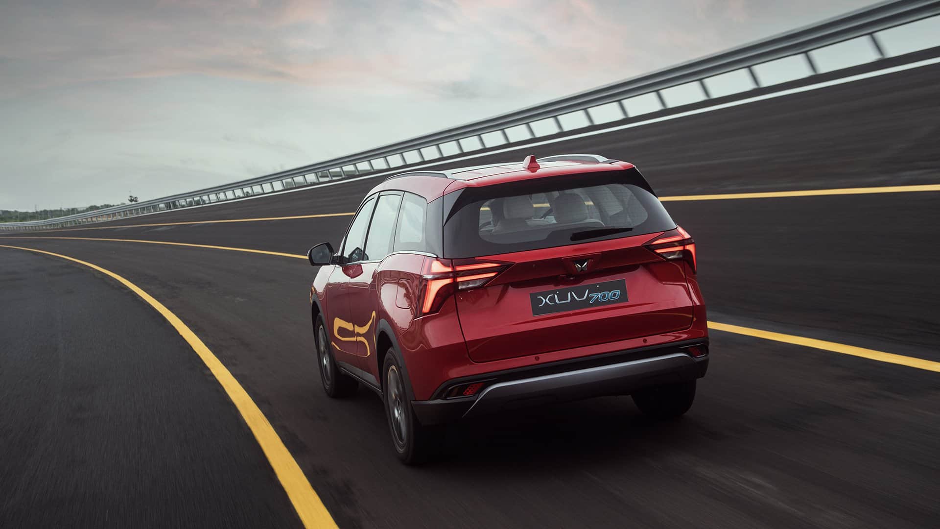 Safety crash test agency Global NCAP gives Mahindra XUV700 Safer Choice award mahindra xuv 700 crash test rating car safety ratings india