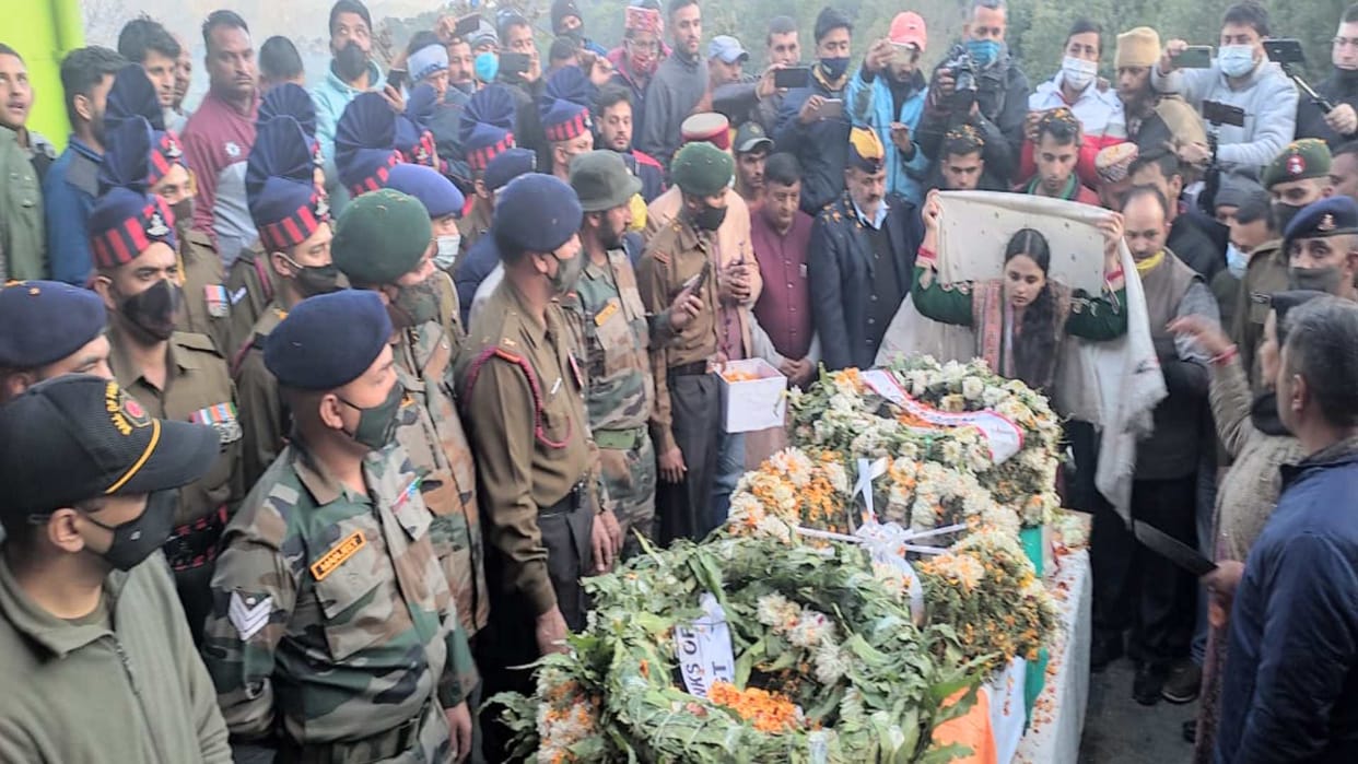 mortal remains of the martyr Rakesh wrapped in the tricolour reached in ancestral village, every eye became moist