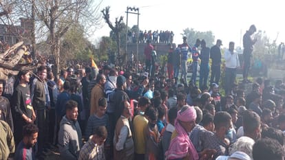 mortal remains of the three soldiers of Jammu and Kashmir martyred in the Arunachal avalanche reached the native village