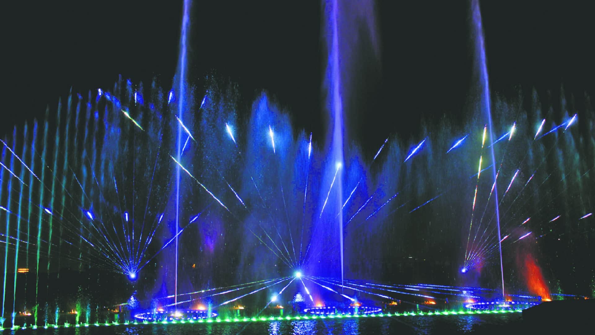 People excited to see the sight of Water Musical Fountain at Bagh-e-Bahu, Jammu