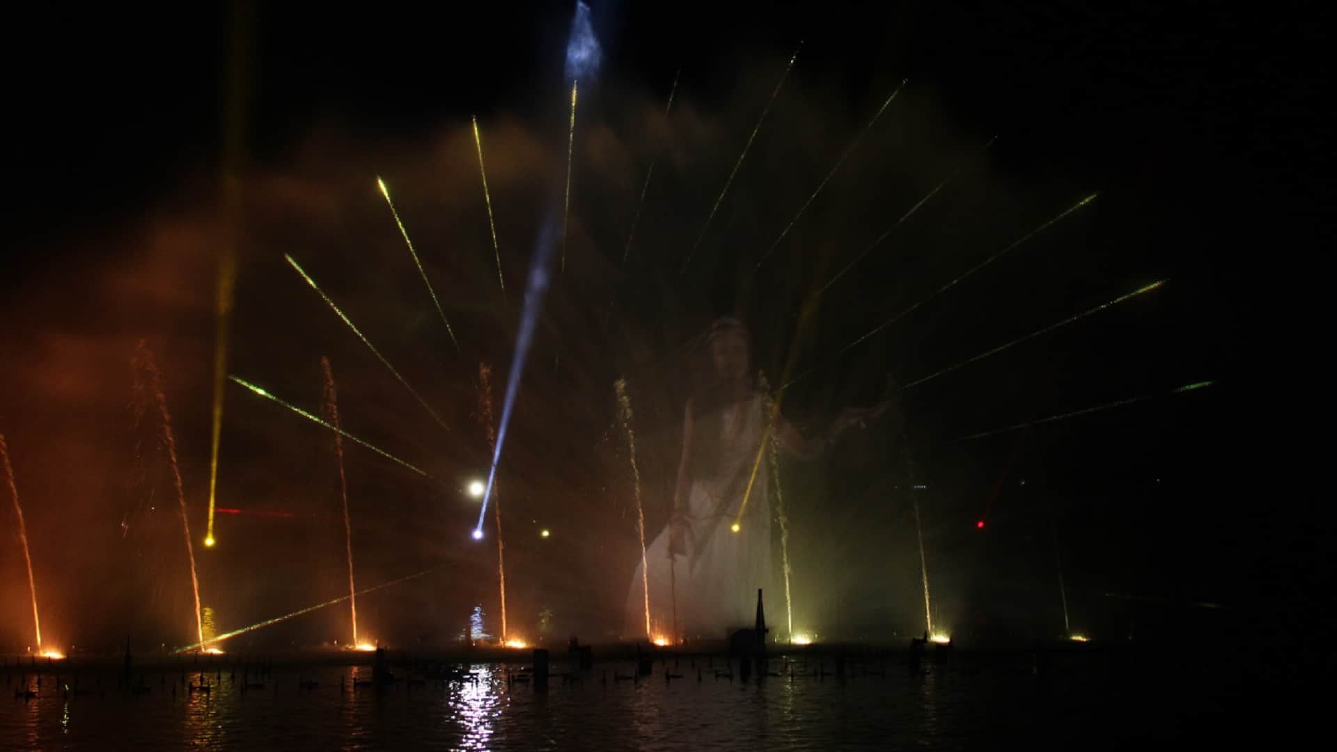 People excited to see the sight of Water Musical Fountain at Bagh-e-Bahu, Jammu