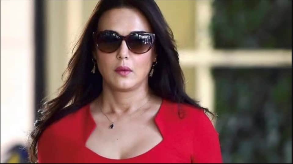 Preity Zinta did not participate in IPL Mega Auction shared this beautiful picture with children