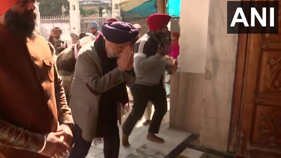 Union Minister Hardeep Singh Puri visits Gurudwara Shaheedan Sahib in Amritsar 