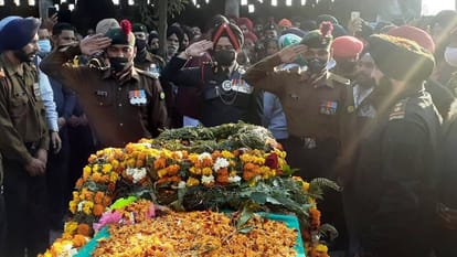 Bodies of soldiers martyred in Arunachal Pradesh reach Pathankot airbase
