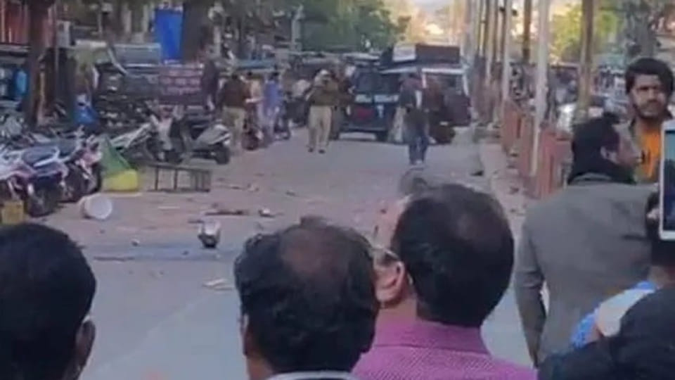 Rajasthan news: Stone Pelting Took Place On The Road Between Two Parties In Jaipur