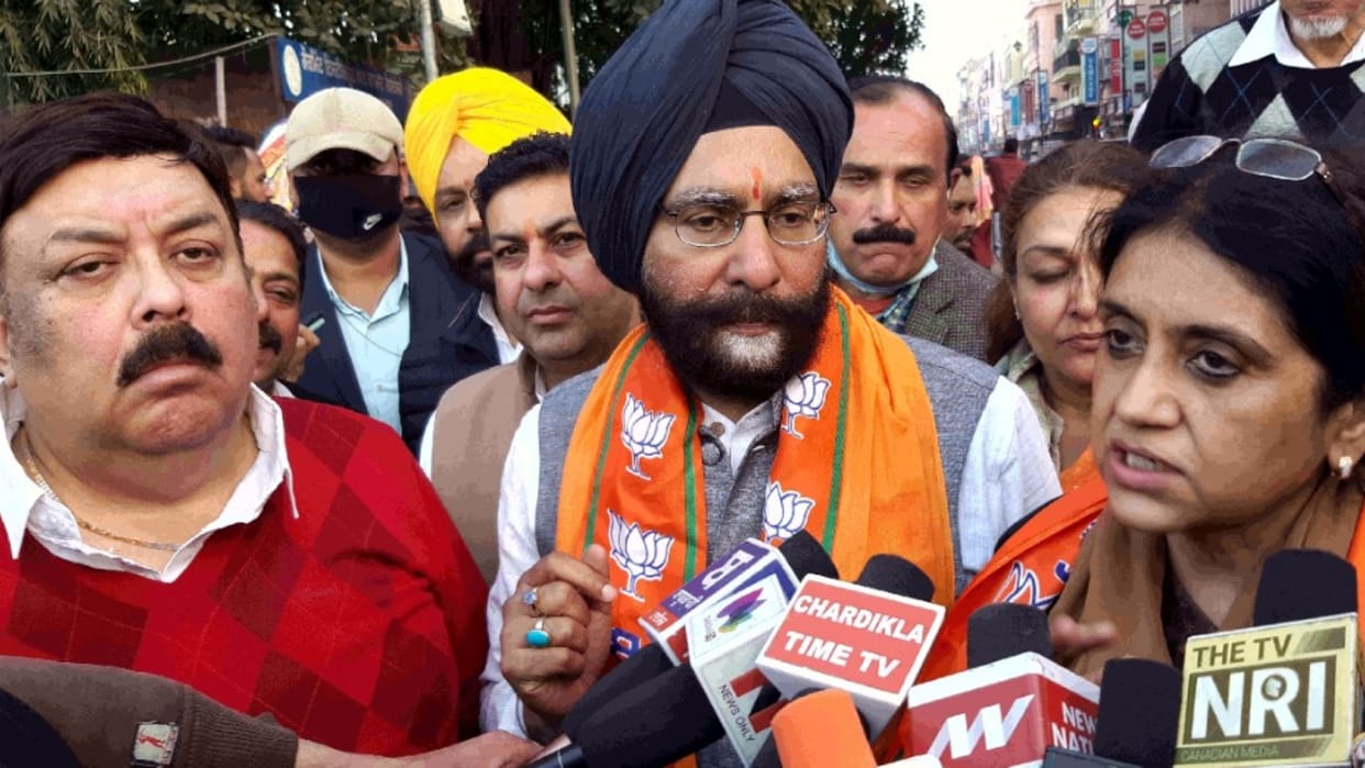 BJP candidate Jagmohan protests against Bikram Majithia