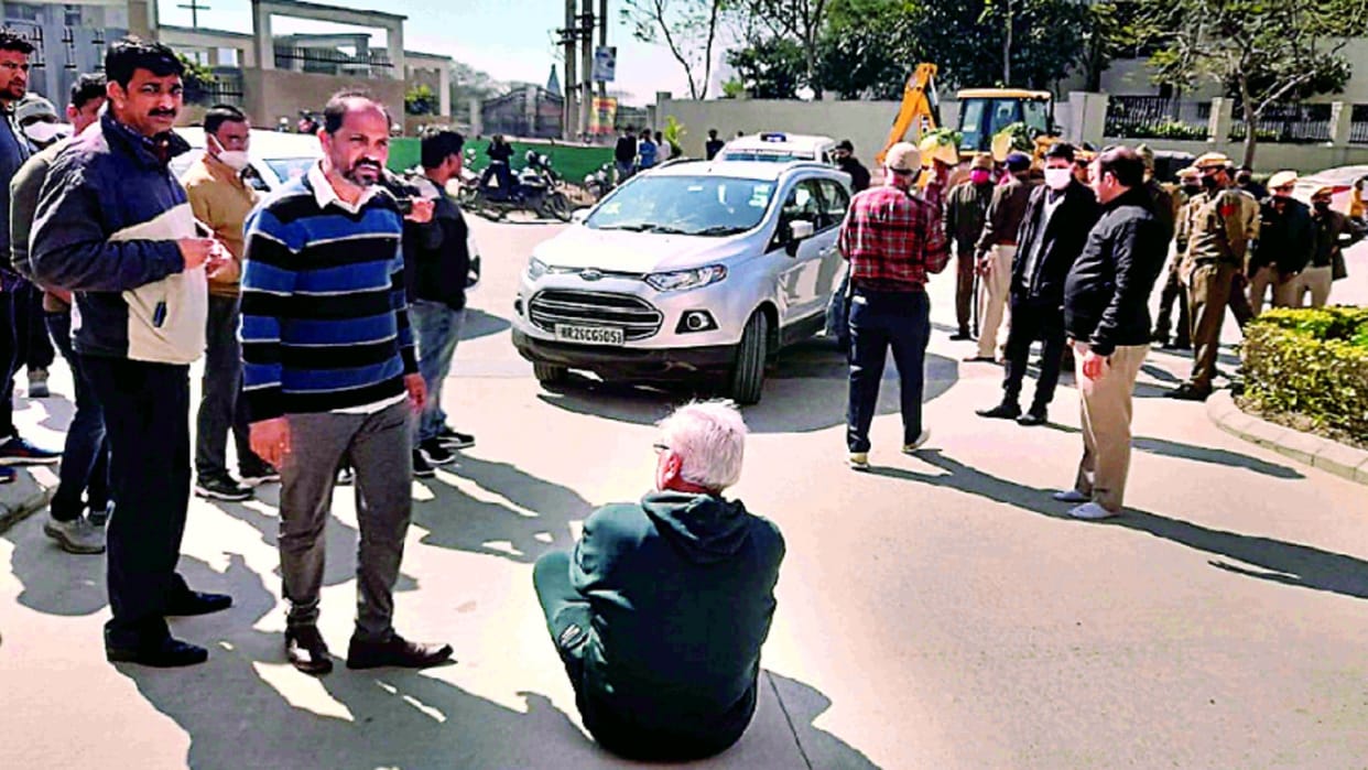 Chintels Paradiso Incident: Demand for CBI probe, Union Minister Rao Inderjit Singh forced to return