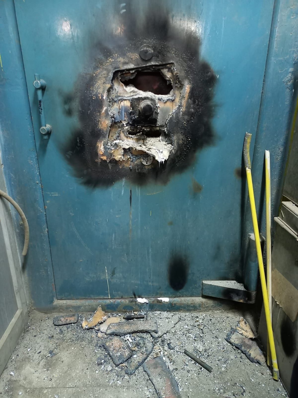 Burglary in PNB, thief reached the strong room, failed when the cutter's gas ran out