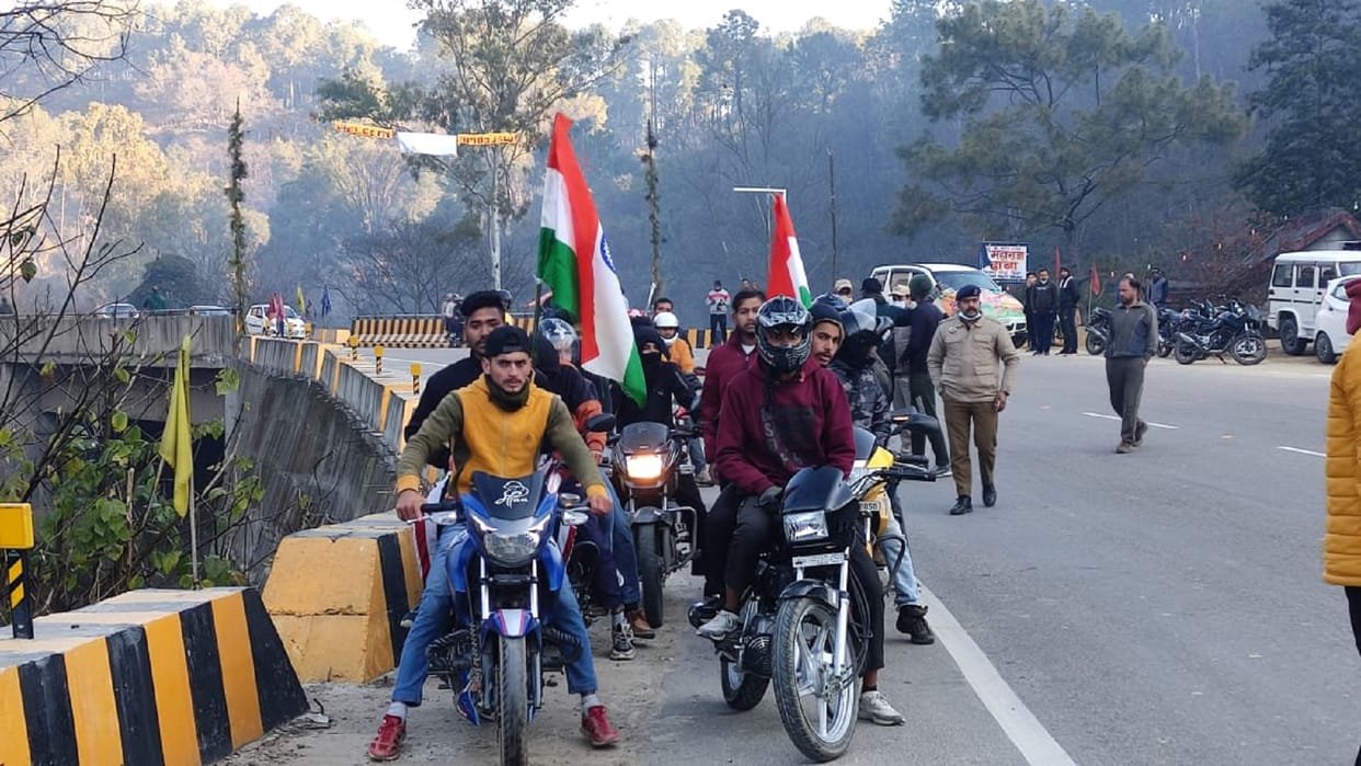 Bilaspur: At the border of the district reaching the body of martyr Ankesh Food Supplies Minister Rajendra Garg reached
