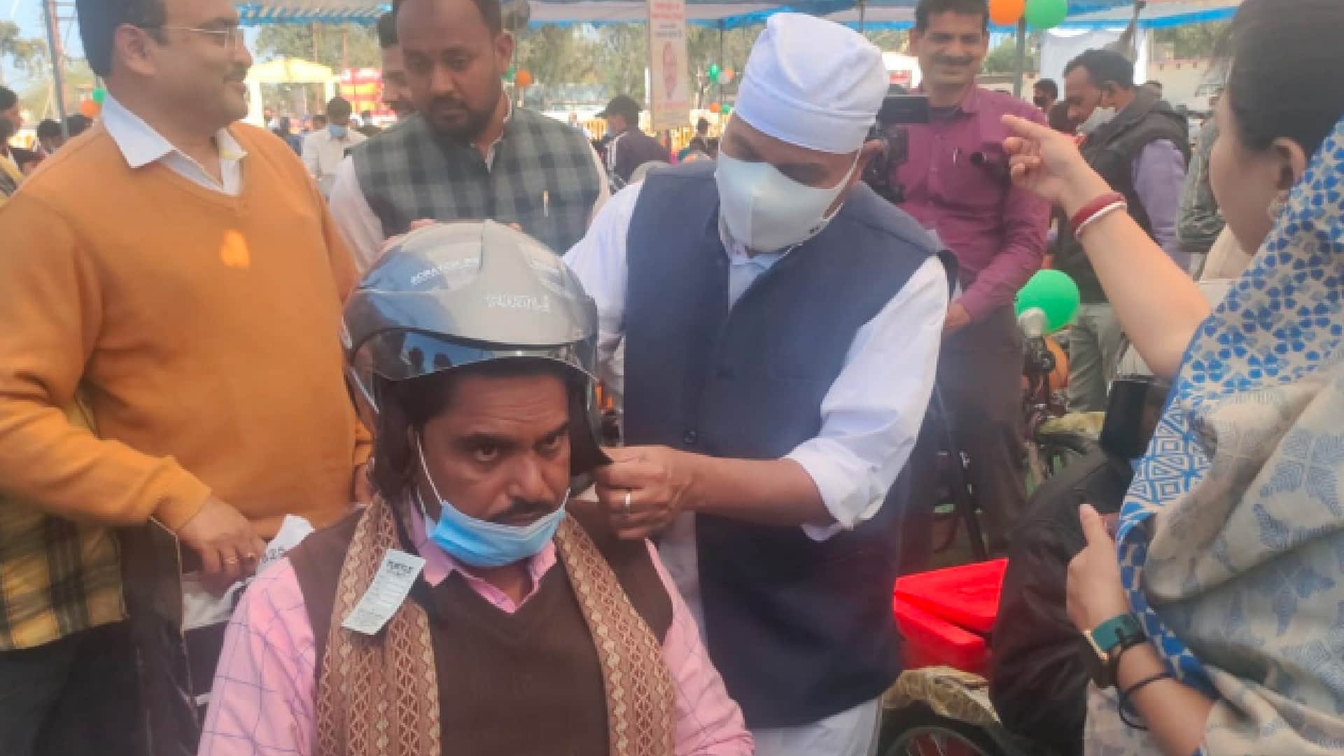 A boon for the differently-abled: Country's first assistive device improvement mobile van started from Chhatarpur